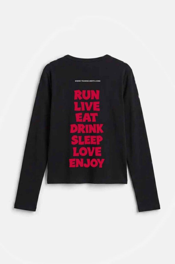 Camiseta negra, detrás: Run, live, eat, drink, sleep, love, enjoy